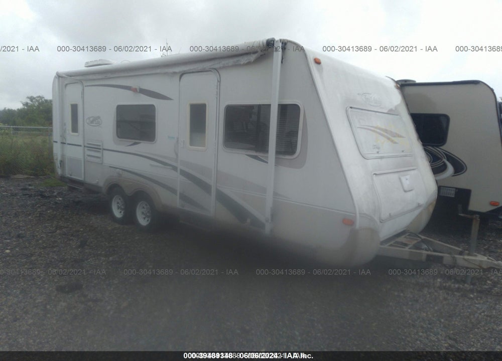 2004 R-VISION TRAIL LITE M-8240 VIN: 4WY204L2741200554