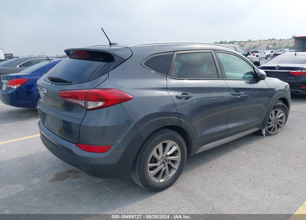 2017 HYUNDAI TUCSON SE VIN: KM8J33A45HU388082