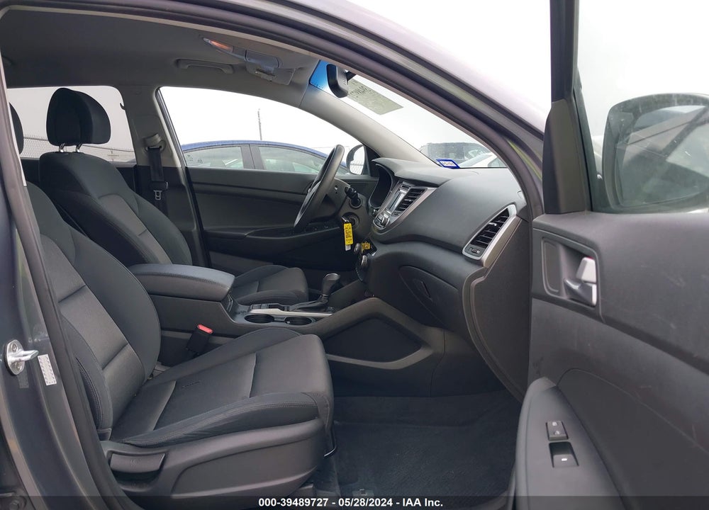 2017 HYUNDAI TUCSON SE VIN: KM8J33A45HU388082