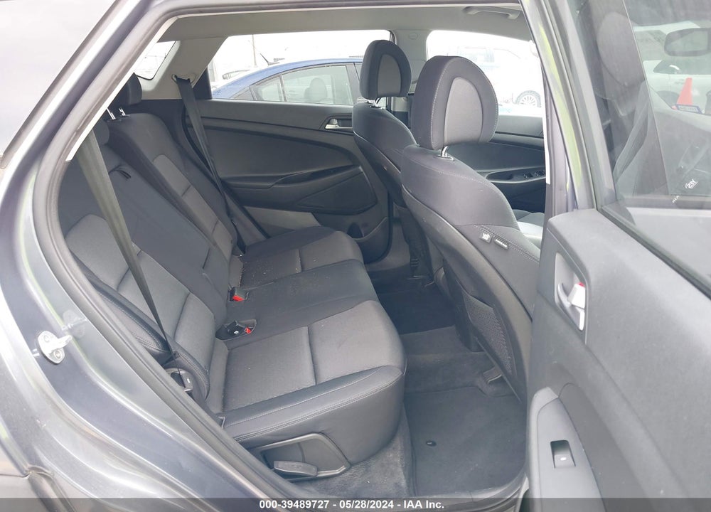 2017 HYUNDAI TUCSON SE VIN: KM8J33A45HU388082