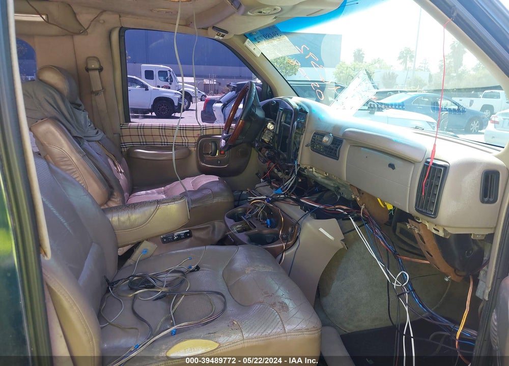 2001 CHEVROLET EXPRESS UPFITTER VIN: 1GBFG15R111238510