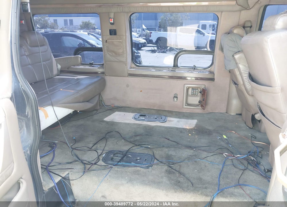 2001 CHEVROLET EXPRESS UPFITTER VIN: 1GBFG15R111238510