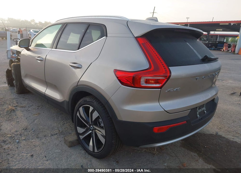 2023 VOLVO XC40 B5 PLUS BRIGHT THEME VIN: YV4L12UE1P2049974