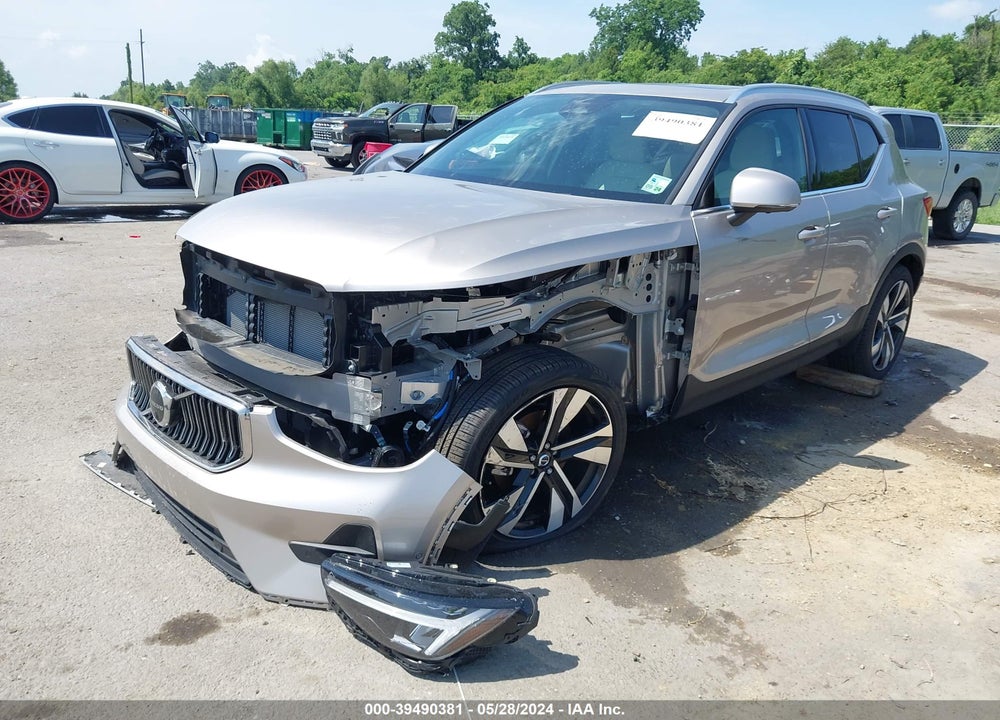 2023 VOLVO XC40 B5 PLUS BRIGHT THEME VIN: YV4L12UE1P2049974