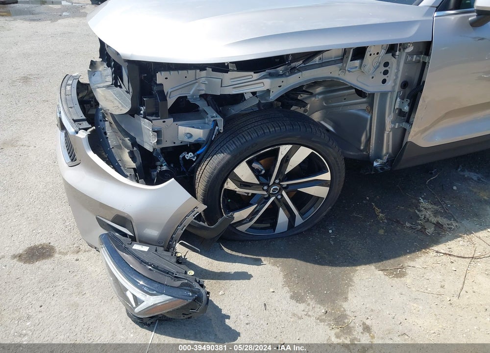 2023 VOLVO XC40 B5 PLUS BRIGHT THEME VIN: YV4L12UE1P2049974