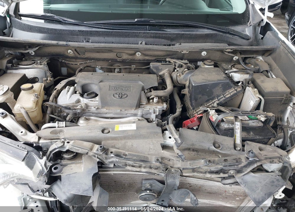 2018 TOYOTA RAV4 XLE VIN: 2T3WFREV4JW463483