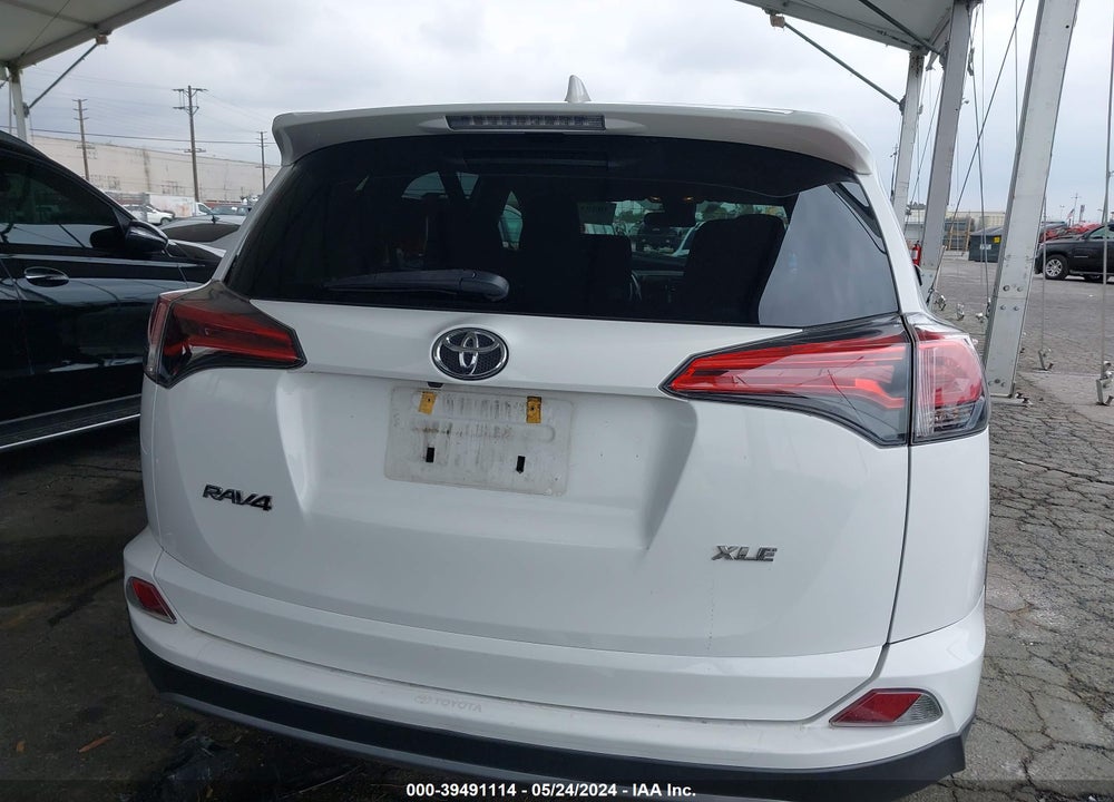 2018 TOYOTA RAV4 XLE VIN: 2T3WFREV4JW463483