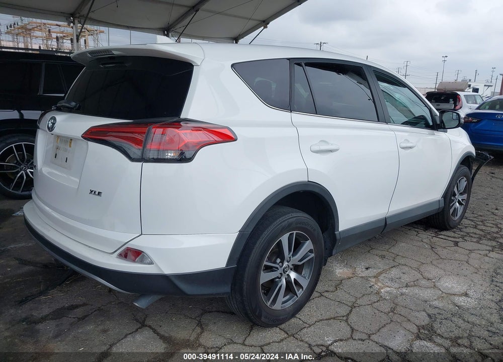 2018 TOYOTA RAV4 XLE VIN: 2T3WFREV4JW463483