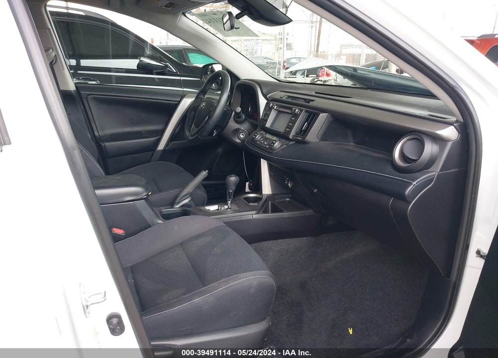 2018 TOYOTA RAV4 XLE VIN: 2T3WFREV4JW463483