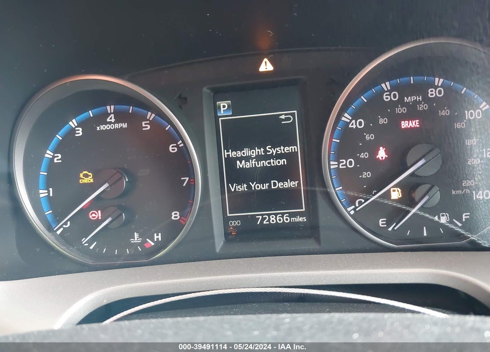2018 TOYOTA RAV4 XLE VIN: 2T3WFREV4JW463483