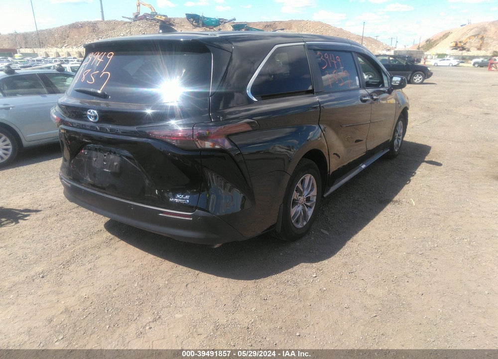 2023 TOYOTA SIENNA XLE VIN: 5TDYRKECXPS152172