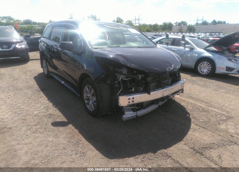 2023 TOYOTA SIENNA XLE VIN: 5TDYRKECXPS152172