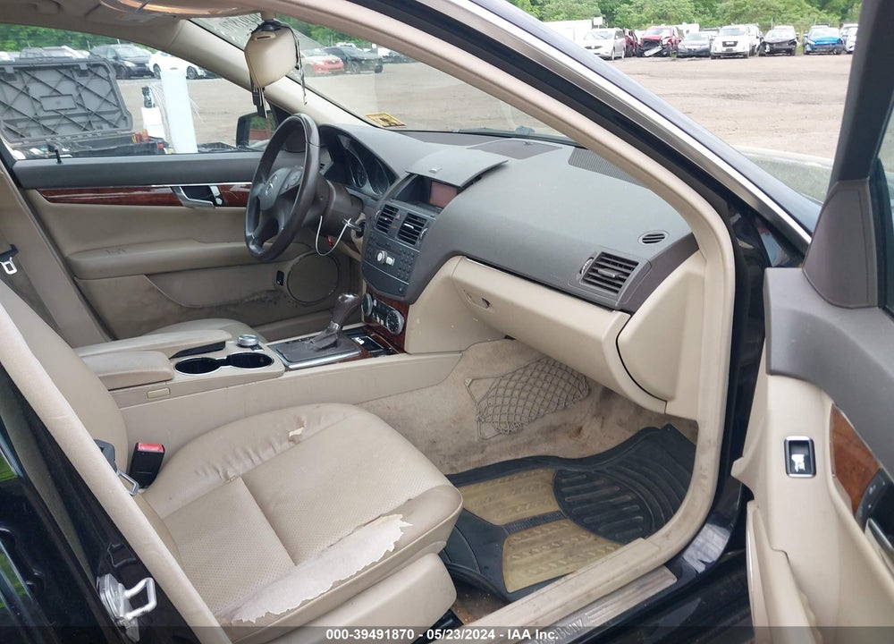 2011 MERCEDES-BENZ C 300 LUXURY/SPORT VIN: WDDGF5EB6BA475112
