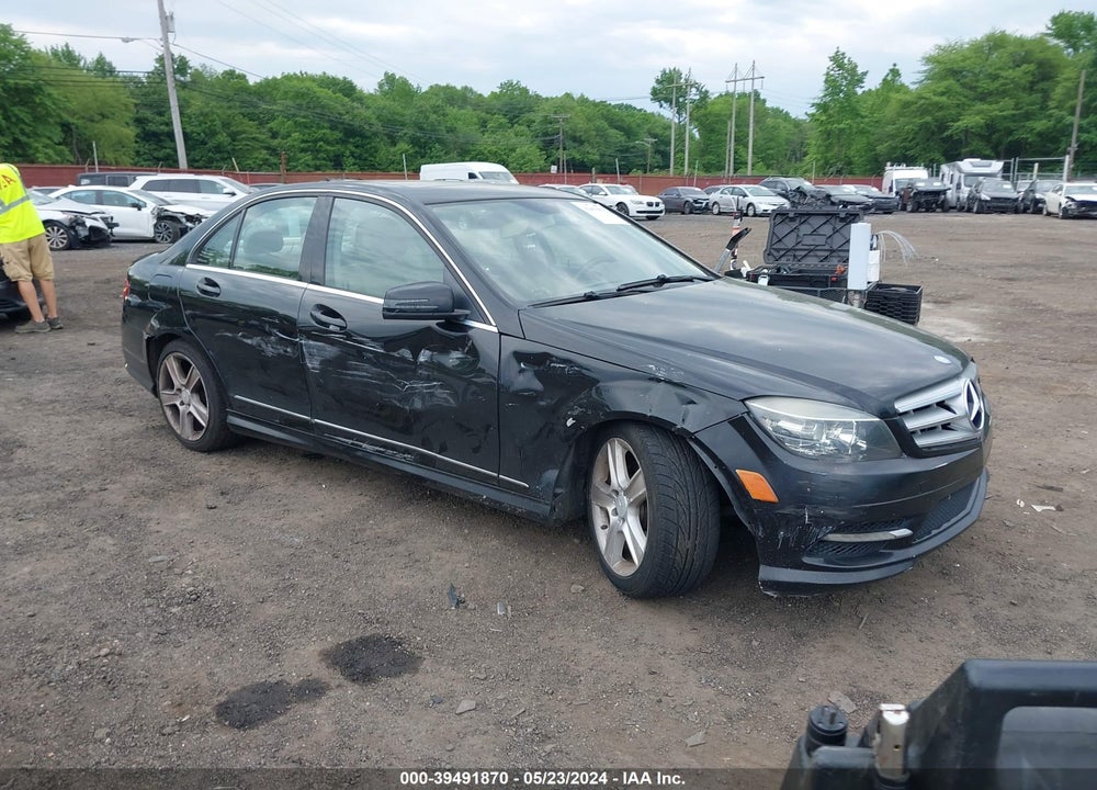 2011 MERCEDES-BENZ C 300 LUXURY/SPORT VIN: WDDGF5EB6BA475112