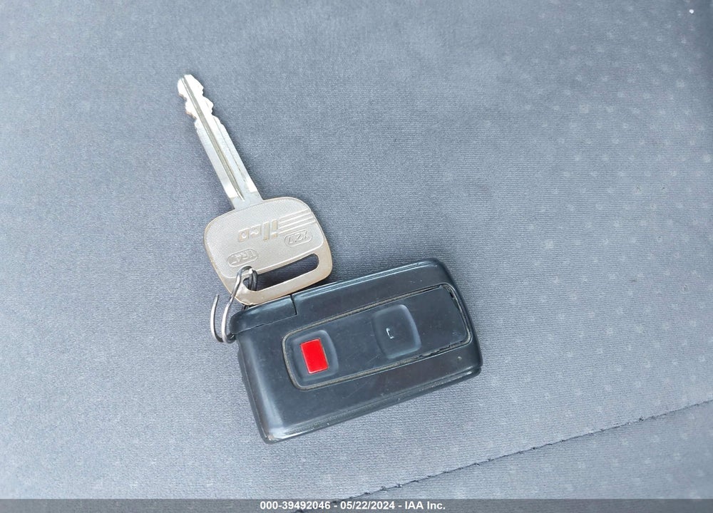 2006 TOYOTA PRIUS VIN: JTDKB20U163196586