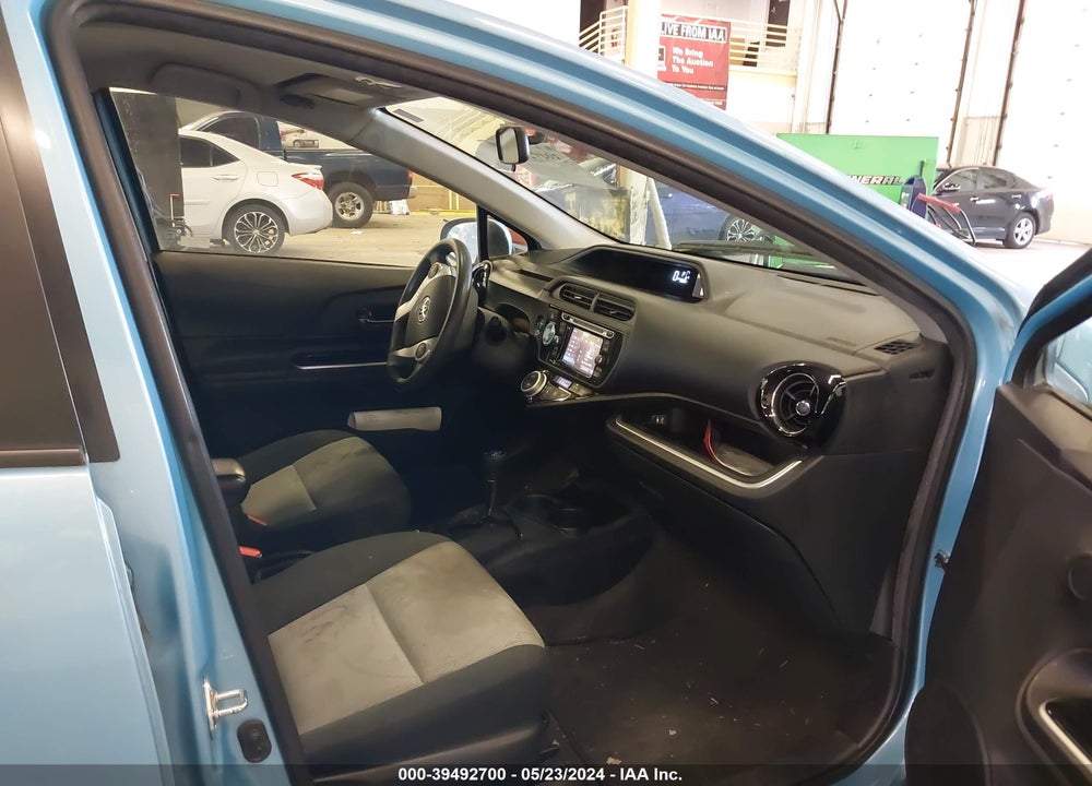 2015 TOYOTA PRIUS C THREE VIN: JTDKDTB30F1086743