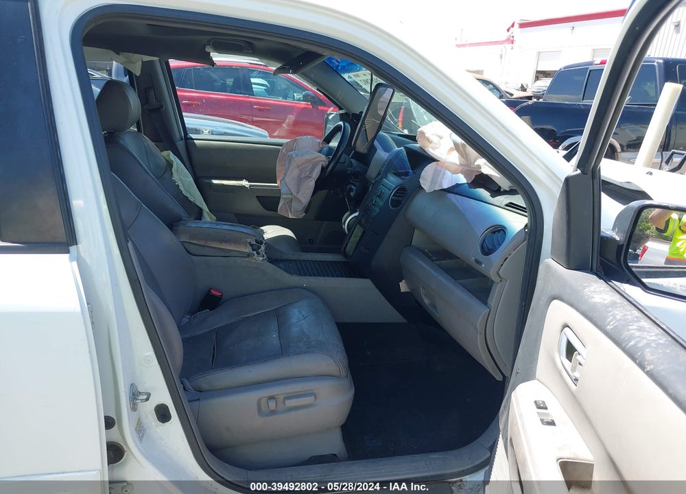 2011 HONDA PILOT EX-L VIN: 5FNYF4H54BB009992