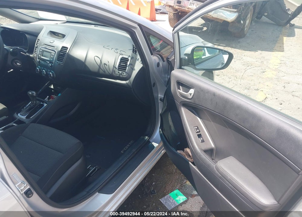 2018 KIA FORTE LX VIN: KNAFK5A80J5773817