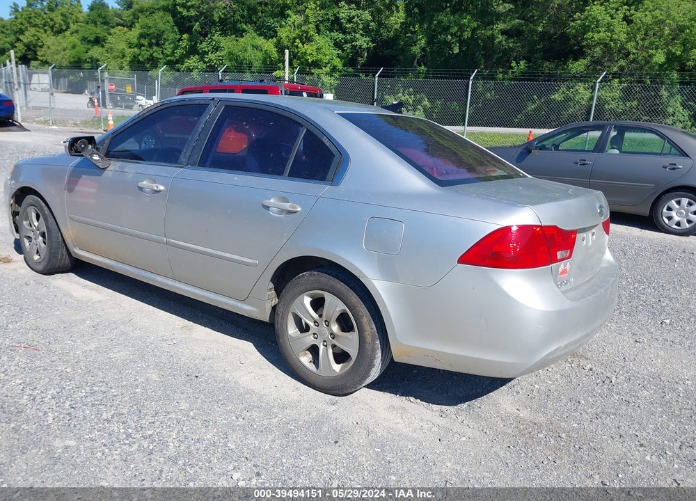 2009 KIA OPTIMA LX VIN: KNAGE228295362407