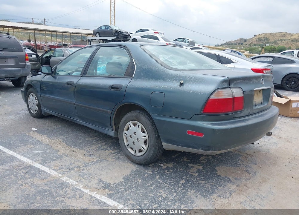 1996 HONDA ACCORD DX VIN: 1HGCD5627TA051289