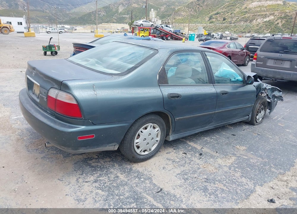 1996 HONDA ACCORD DX VIN: 1HGCD5627TA051289
