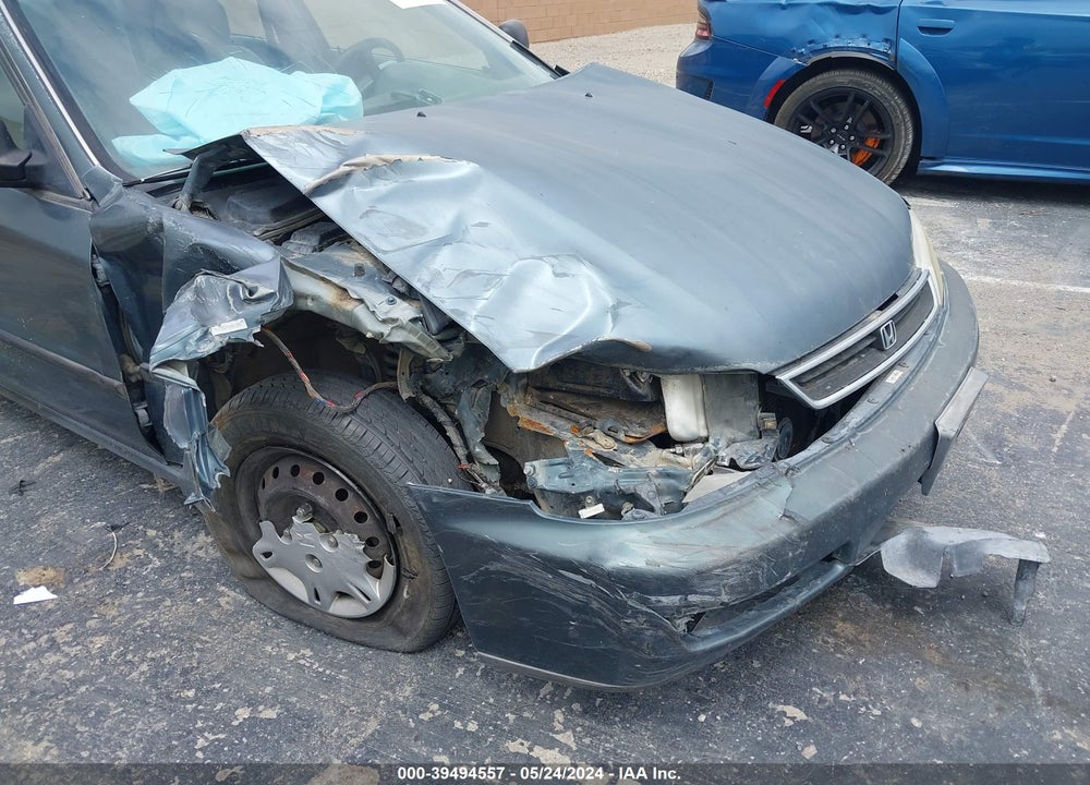 1996 HONDA ACCORD DX VIN: 1HGCD5627TA051289