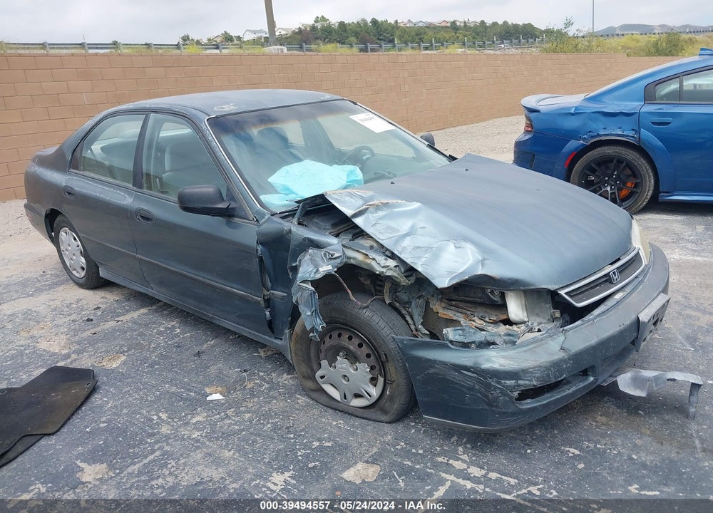 1996 HONDA ACCORD DX VIN: 1HGCD5627TA051289