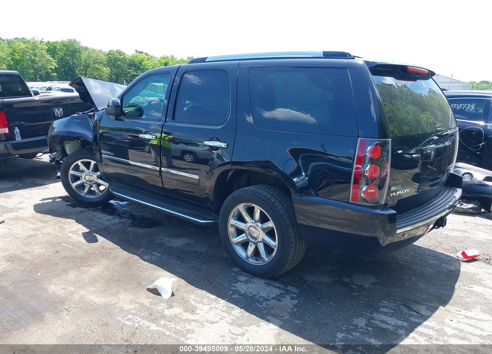 2011 GMC YUKON DENALI VIN: 1GKS2EEF5BR327171