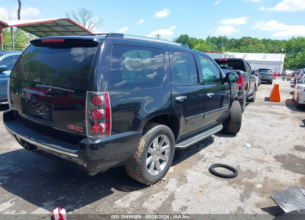 2011 GMC YUKON DENALI VIN: 1GKS2EEF5BR327171