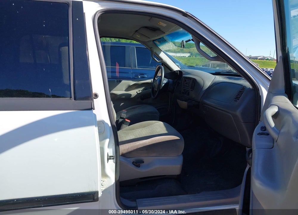 2001 FORD EXPEDITION XLT VIN: 1FMPU16L01LB16613