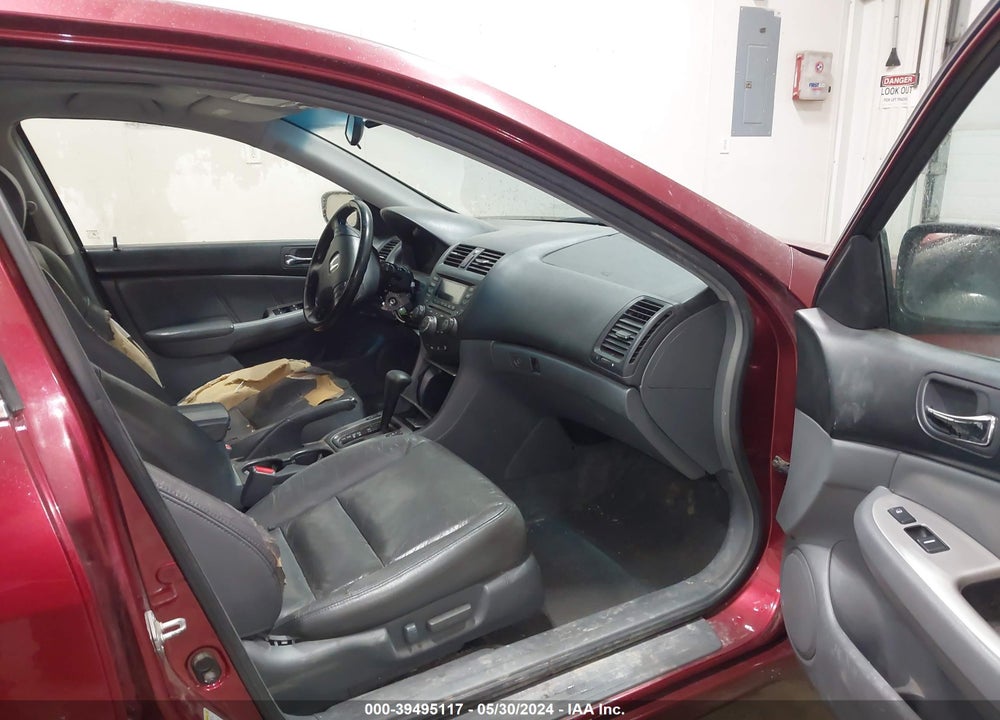 2005 HONDA ACCORD 3.0 EX VIN: 1HGCM66525A011074
