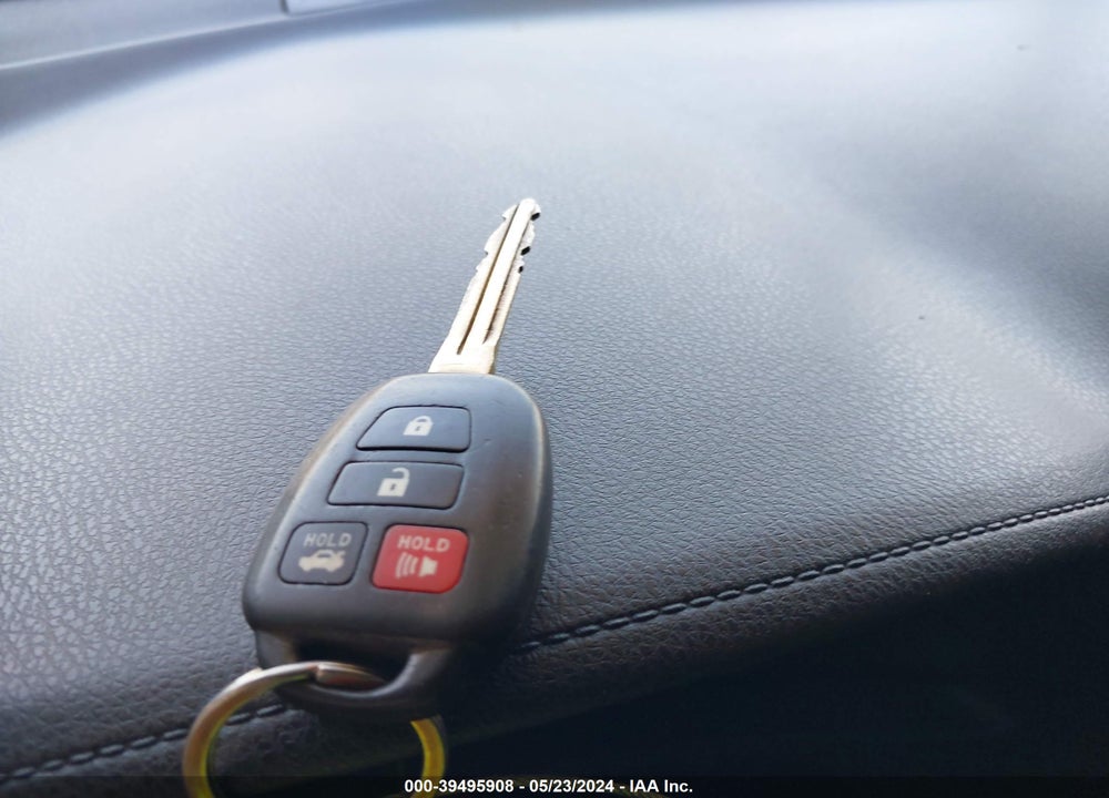 2019 TOYOTA COROLLA LE VIN: 2T1BURHE4KC137632