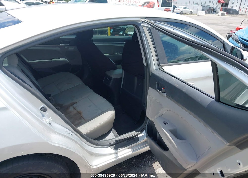 2017 HYUNDAI ELANTRA SE VIN: 5NPD74LF1HH104418