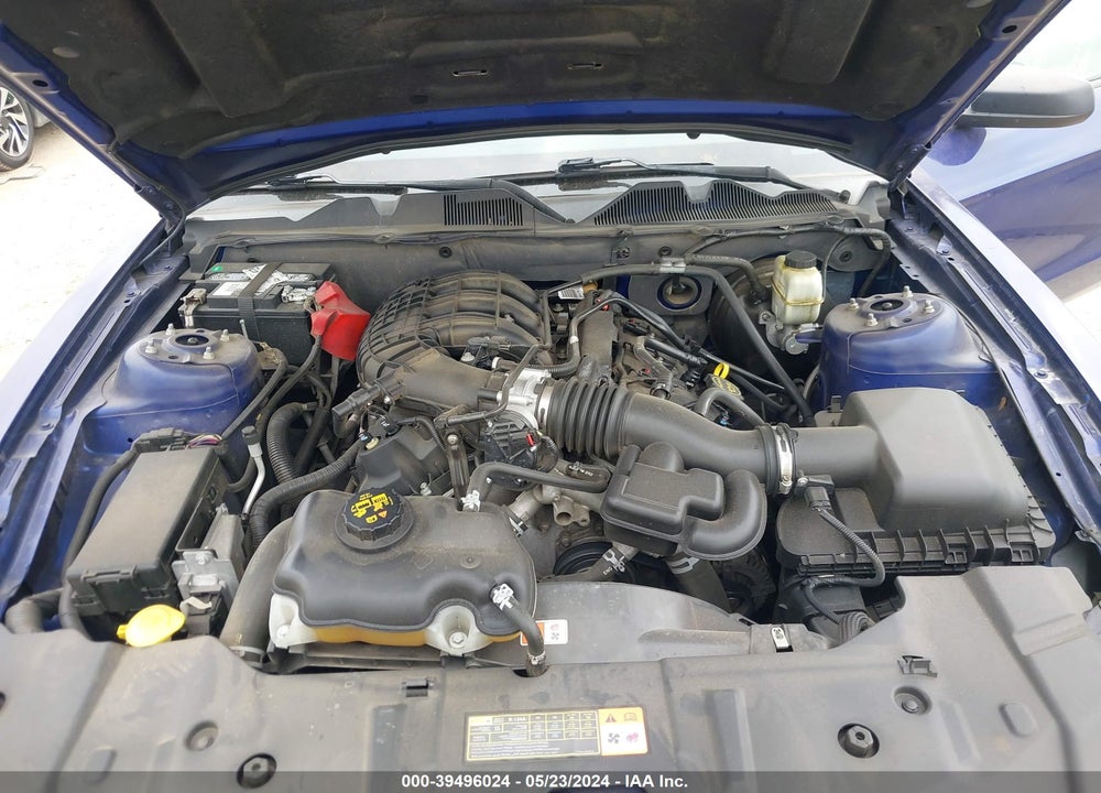 2014 FORD MUSTANG V6 VIN: 1ZVBP8AM4E5325228