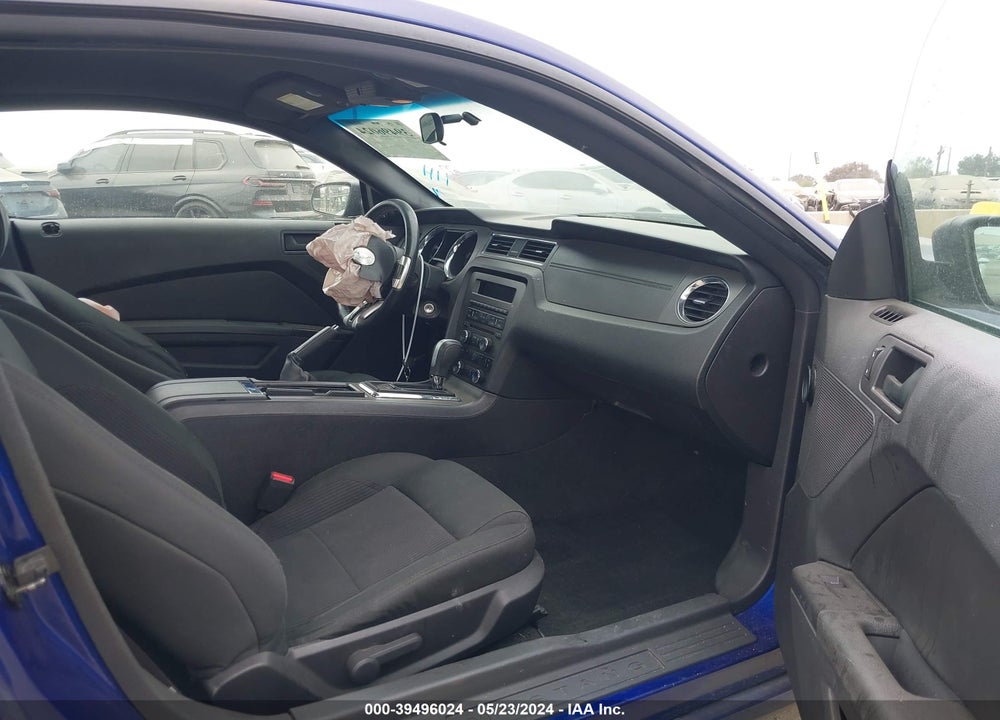 2014 FORD MUSTANG V6 VIN: 1ZVBP8AM4E5325228