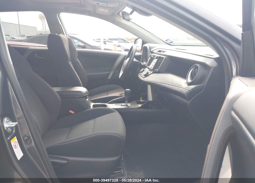 2018 TOYOTA RAV4 XLE VIN: 2T3WFREV8JW425495