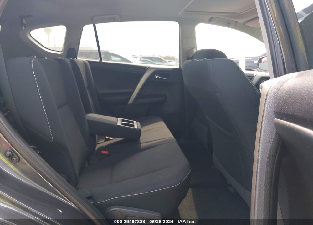 2018 TOYOTA RAV4 XLE VIN: 2T3WFREV8JW425495
