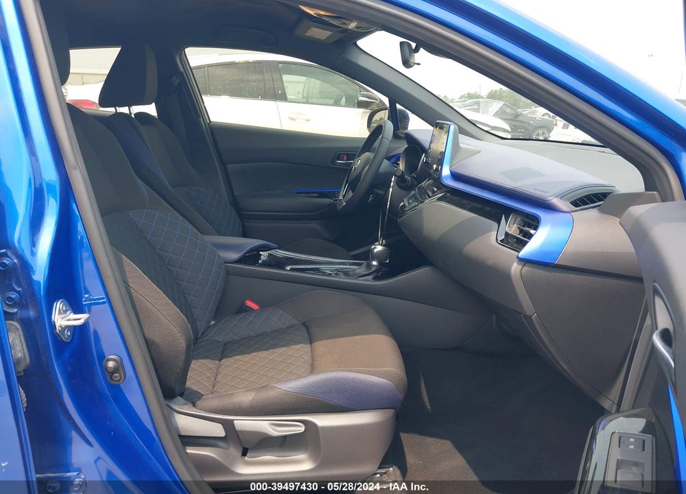 2021 TOYOTA C-HR XLE VIN: JTNKHMBX8M1117601