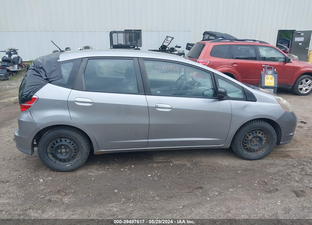 2010 HONDA FIT VIN: JHMGE8H22AC024075