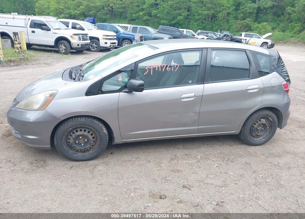 2010 HONDA FIT VIN: JHMGE8H22AC024075