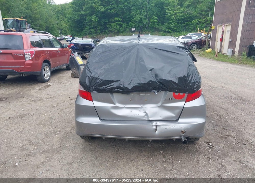 2010 HONDA FIT VIN: JHMGE8H22AC024075