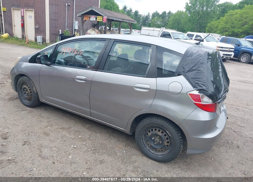 2010 HONDA FIT VIN: JHMGE8H22AC024075