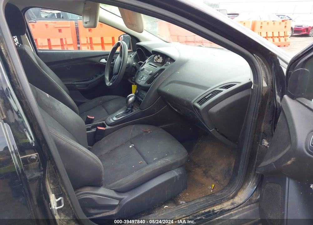 2016 FORD FOCUS SE VIN: 1FADP3K28GL310912