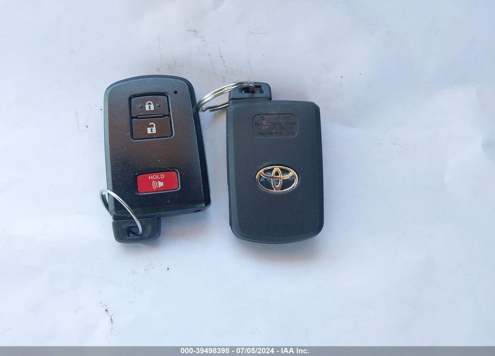 2018 TOYOTA RAV4 XLE VIN: 2T3RFREV2JW807762
