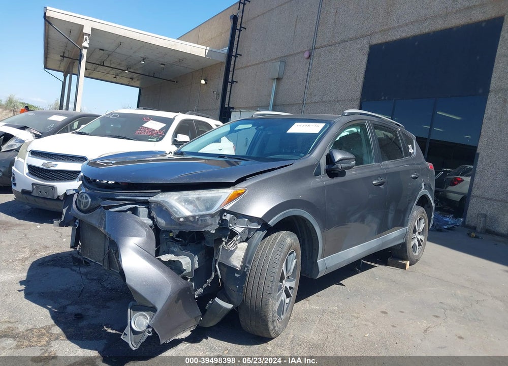2018 TOYOTA RAV4 XLE VIN: 2T3RFREV2JW807762