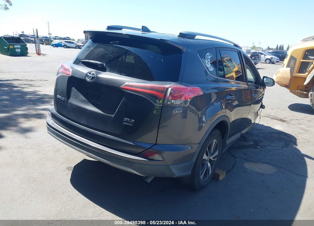2018 TOYOTA RAV4 XLE VIN: 2T3RFREV2JW807762