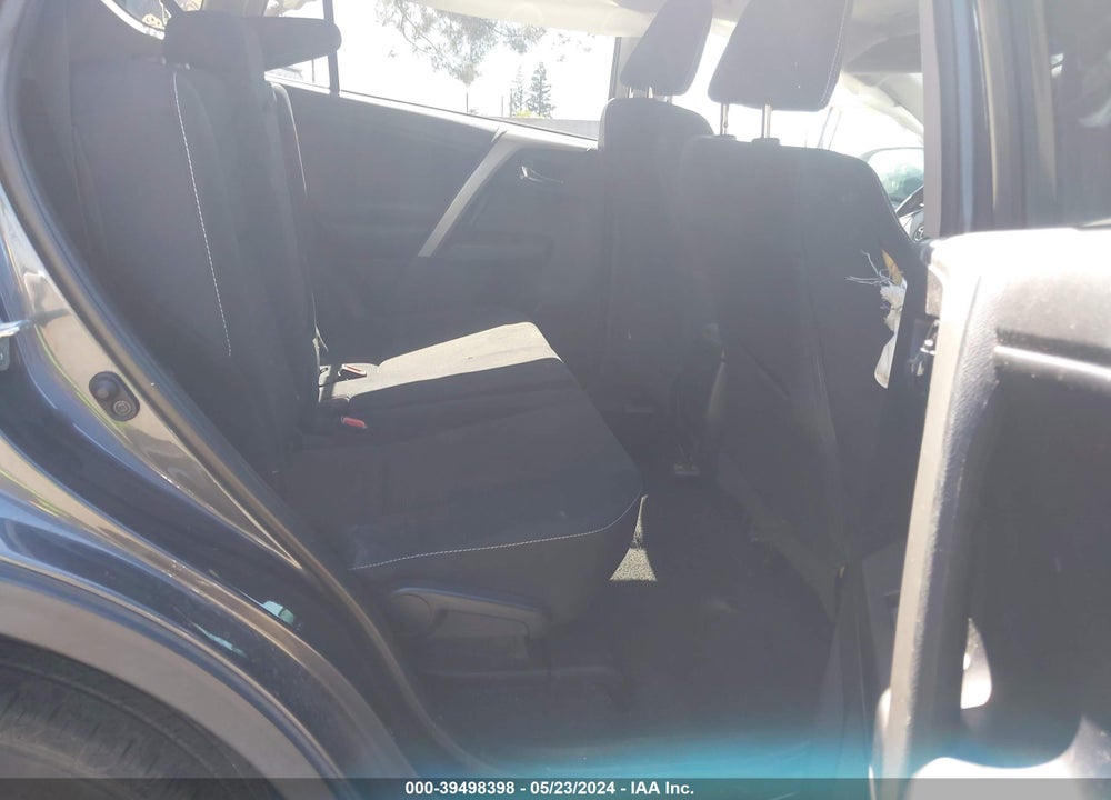2018 TOYOTA RAV4 XLE VIN: 2T3RFREV2JW807762