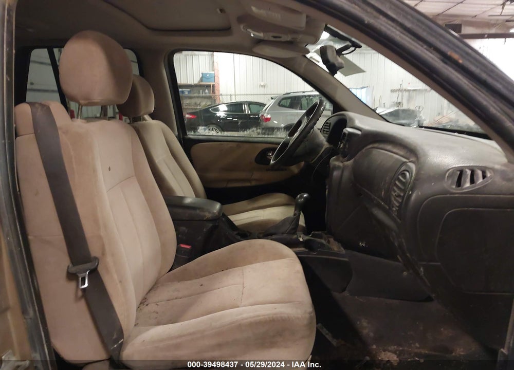 2005 CHEVROLET TRAILBLAZER LS VIN: 1GNDT13S752340342