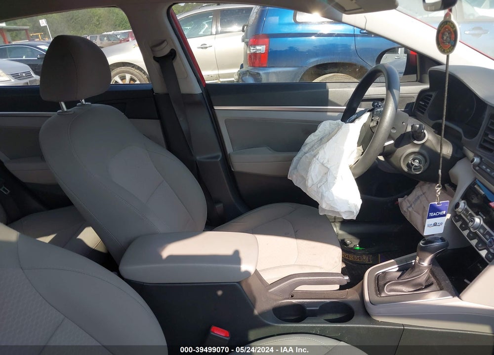 2020 HYUNDAI ELANTRA VIN: 5NPD84LF1LH588354