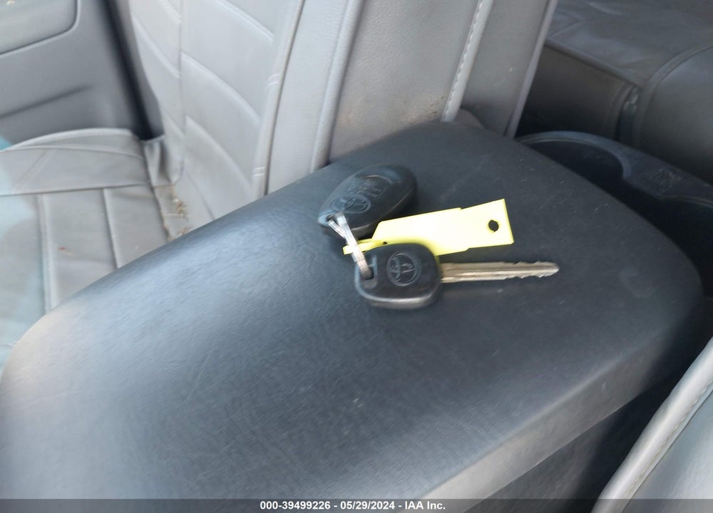 2015 TOYOTA TACOMA BASE V6 VIN: 3TMLU4EN1FM176395